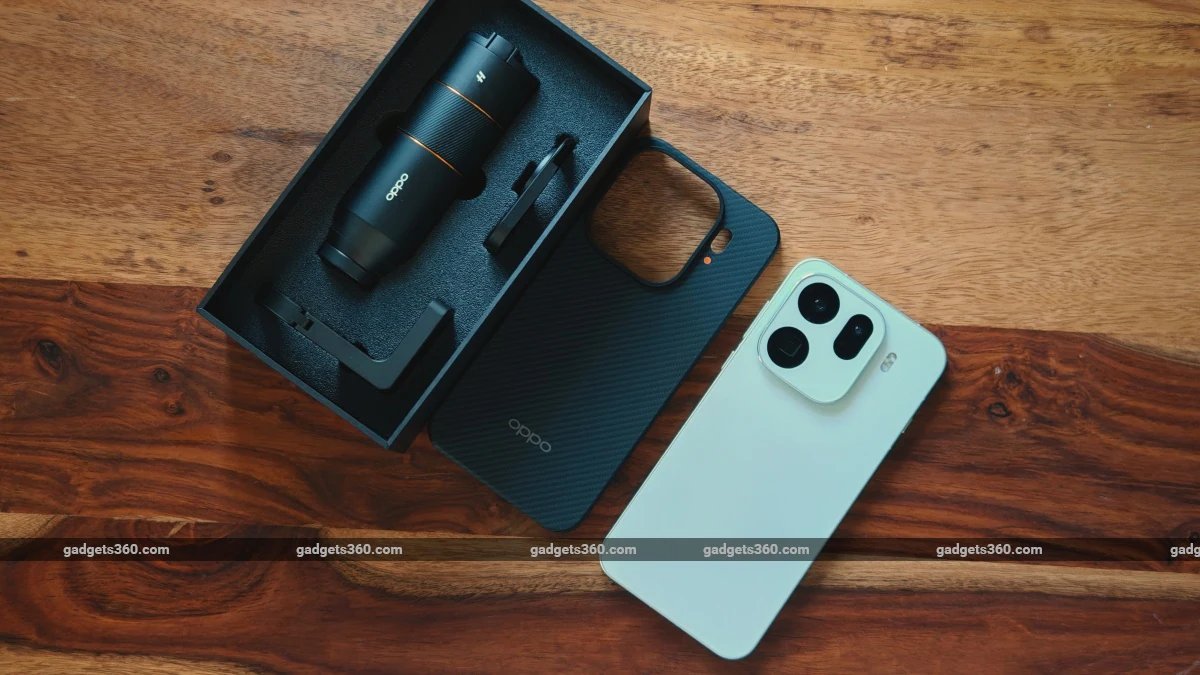 oppo_find_x9_pro_hasselblad_teleconverter_kit_box_gadgets_360_1763464580286.jpg