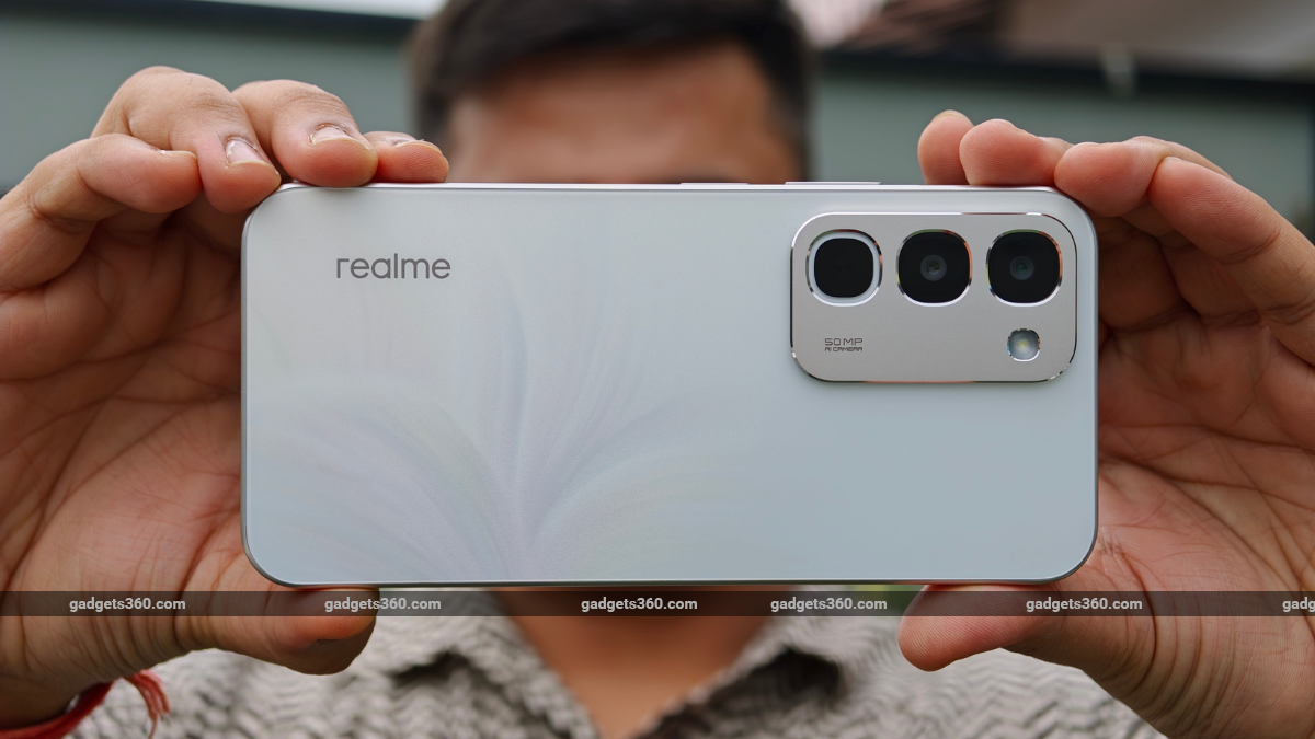 realme_16x_5g_review_large_2_1786514463105.png