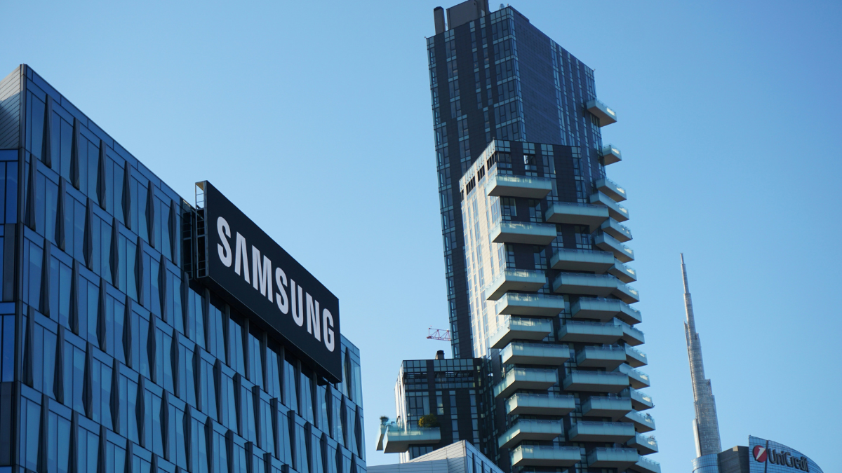 samsung_collaborates_with_upbit_babakhabibi_unsplash_main_1785496994620.png