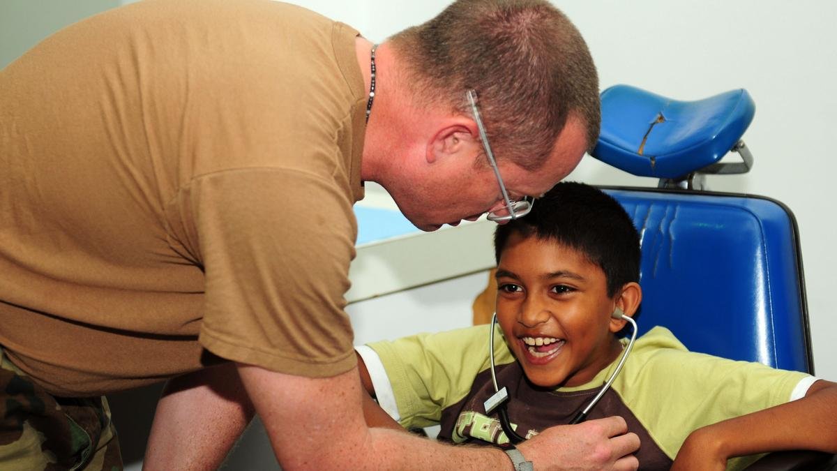 USS_Kearsarge_medical_team_treat_patients_at_Arima_District_Health_Facility_DVIDS126489.jpg
