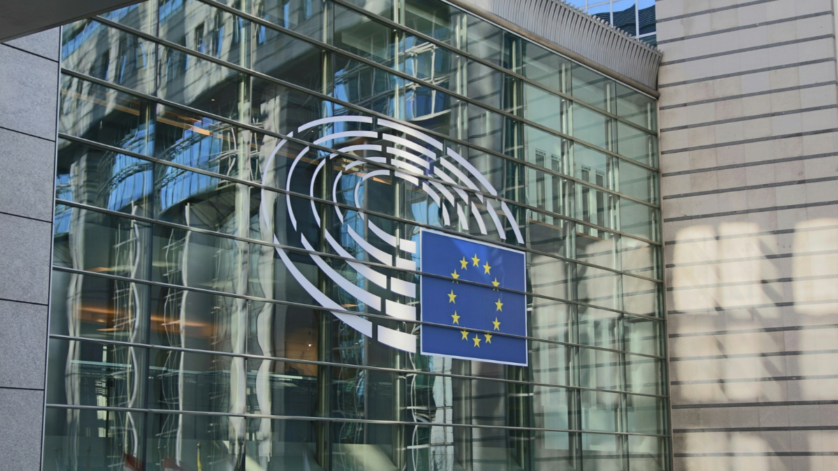 eu_revise_mica_stablecoin_guillaumeprigois_unsplash_main_1790087480524.png