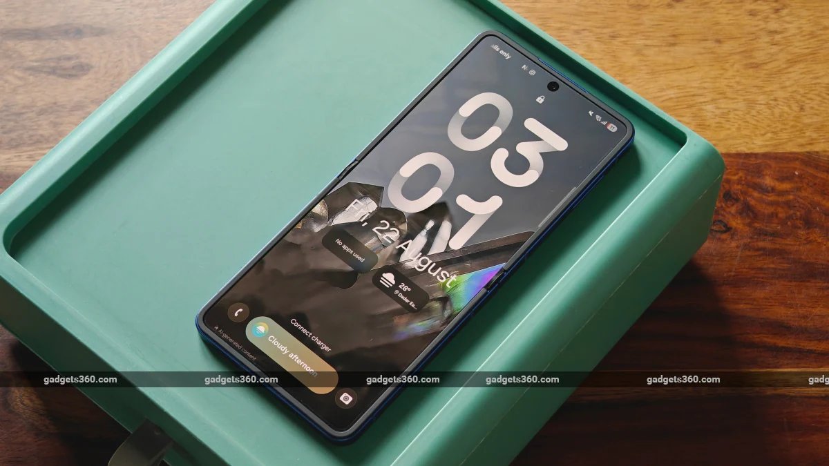 samsung_galaxy_z_flip_7_software_one_ui_gadgets_360_1755866696501.jpg