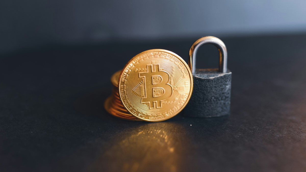 us_court_seize_crypto_linked_nk_rcxyznftgallery_unsplash_main_1788873961197.png