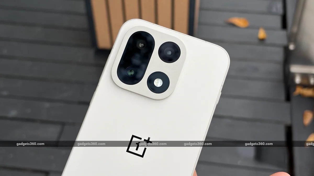 oneplus_15_review_ndtv_camera_deco_1763040655076.jpg